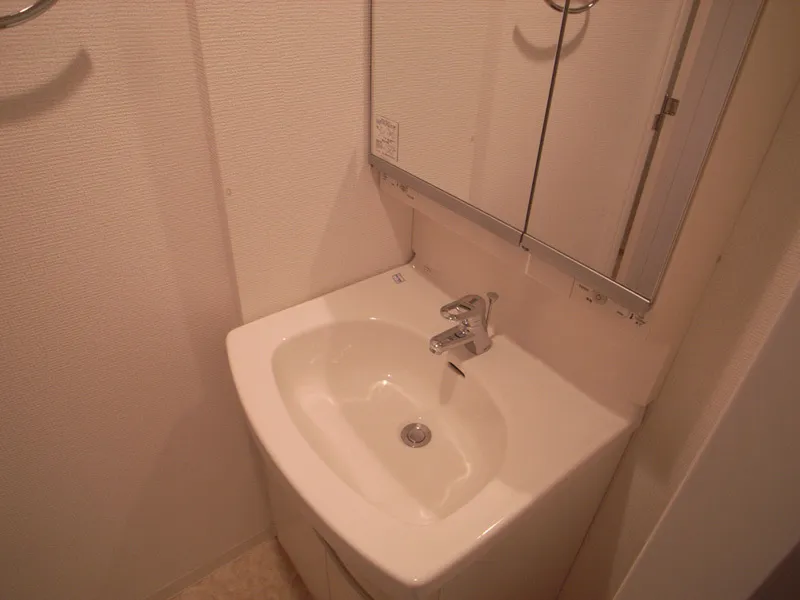 JAPT Kanda 4 - Interior - ["Bathroom", "Toilet", "Bathroom sink"]
