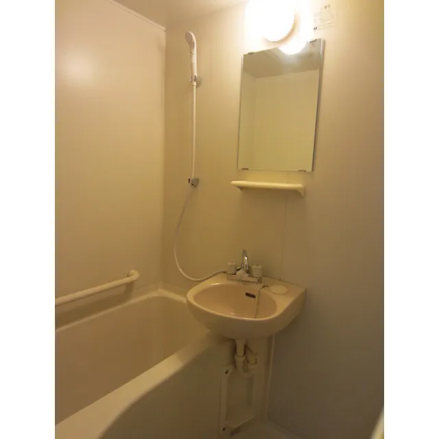 Rafuge Oimachi - Interior - ["Tap", "Mirror", "Plumbing fixture"]