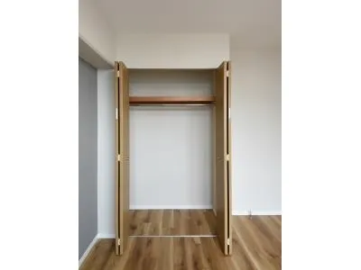 River City 21 East Towers II - Interior - ["Fixture", "Wood", "Rectangle"]