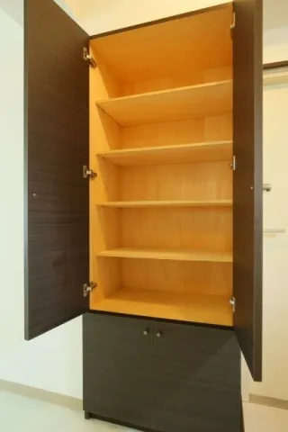 Meguro 3rd Corp. - Interior - ["Wood", "Cupboard", "Flooring"]