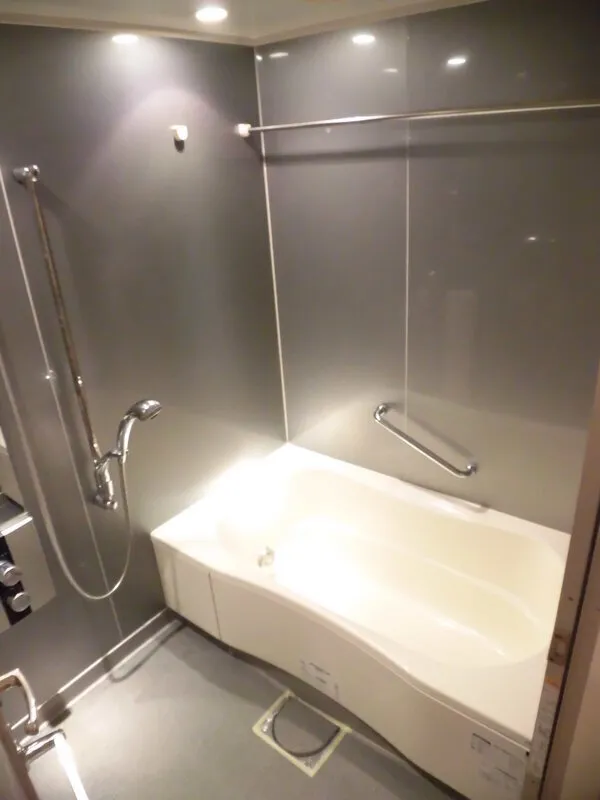 Doue Nihonbashi - Interior - ["Bathroom", "Plumbing fixture", "Bathtub"]
